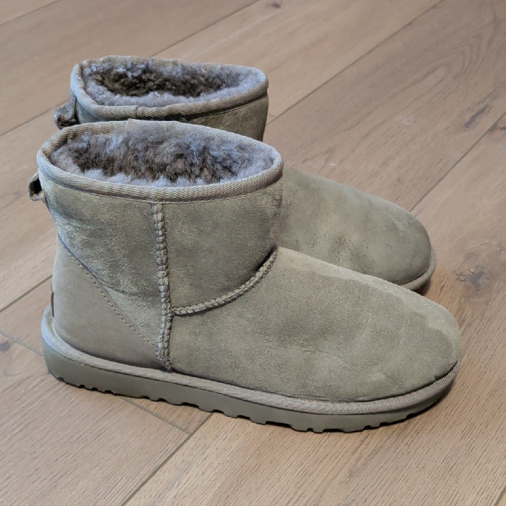 UGG Gray Suede Boots with Fur Trim, Woman's Size 8